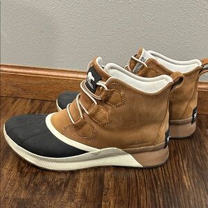 Sorel Women's Tan and Black Waterproof Boots